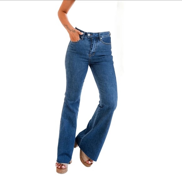 Judy Blue Triple Threat High Rise Medium Wash Cool Denim Tummy Control Jeans - Picture 4 of 9